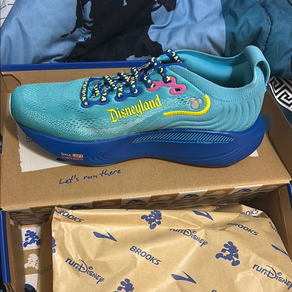 Brooks Run Disney 2026 Disneyland Marathon  - Teal and Blue